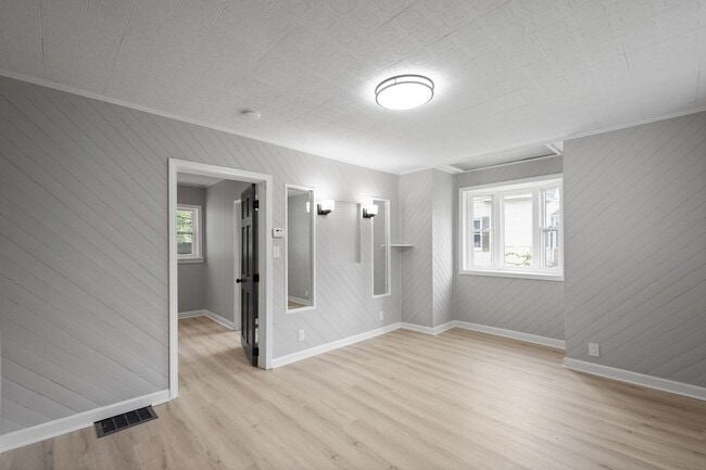 Building Photo - Stunning 2 bedroom home in Whitaker available January 15!