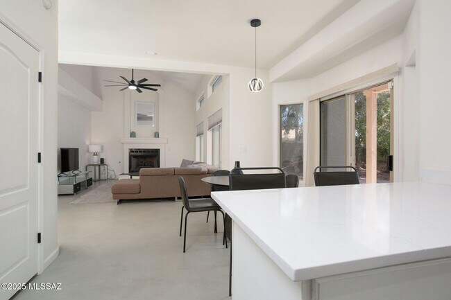 Building Photo - 6851 W Kern Dr