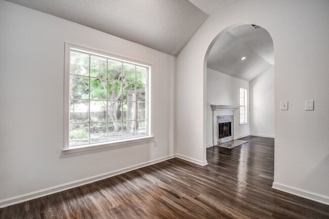 Building Photo - 5624 Annandale Dr