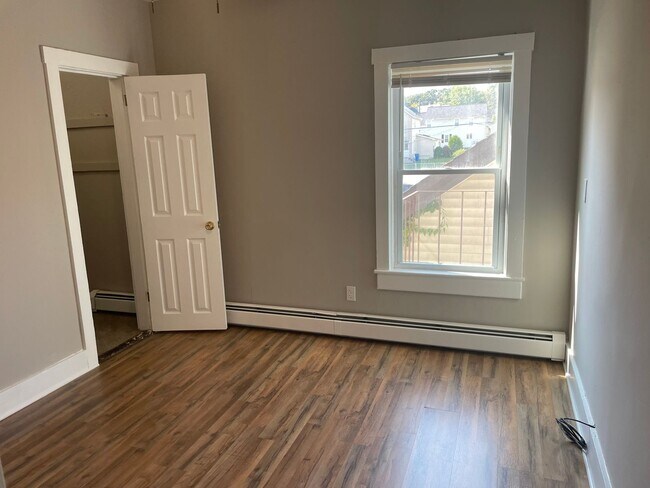 Building Photo - 4 Church St