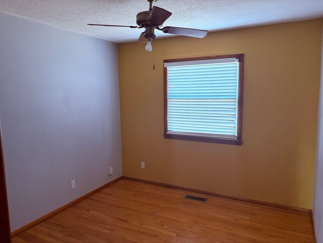 Building Photo - Cozy 4BR One Level Home with Extra Storage...