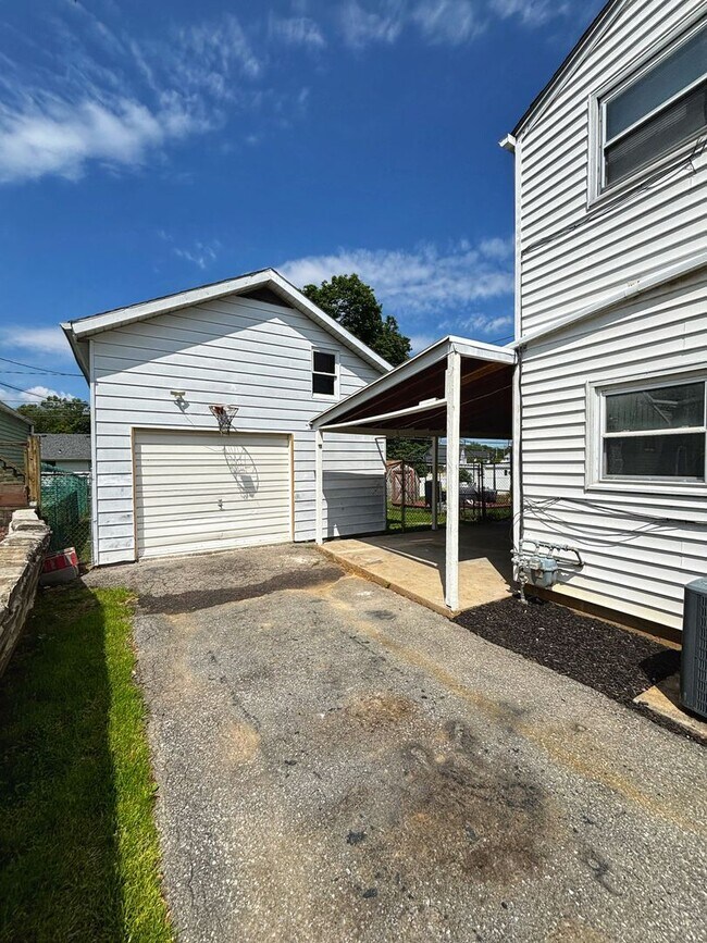 Building Photo - Charming 3-Bedroom Home in Quiet Cul-de-Sa...