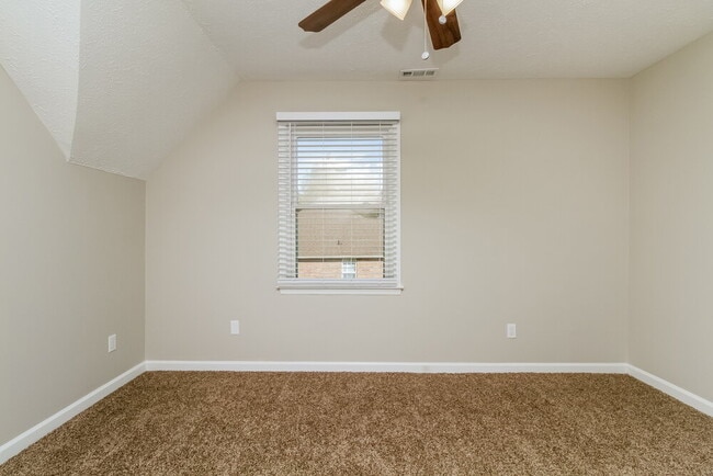 Building Photo - 412 Shadowood Dr