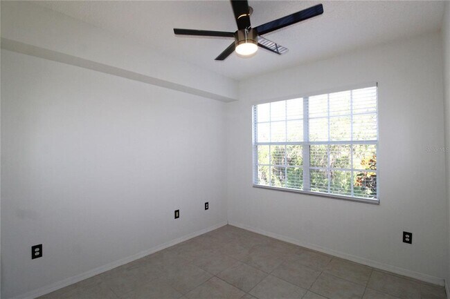 Building Photo - 5721 Bentgrass Dr