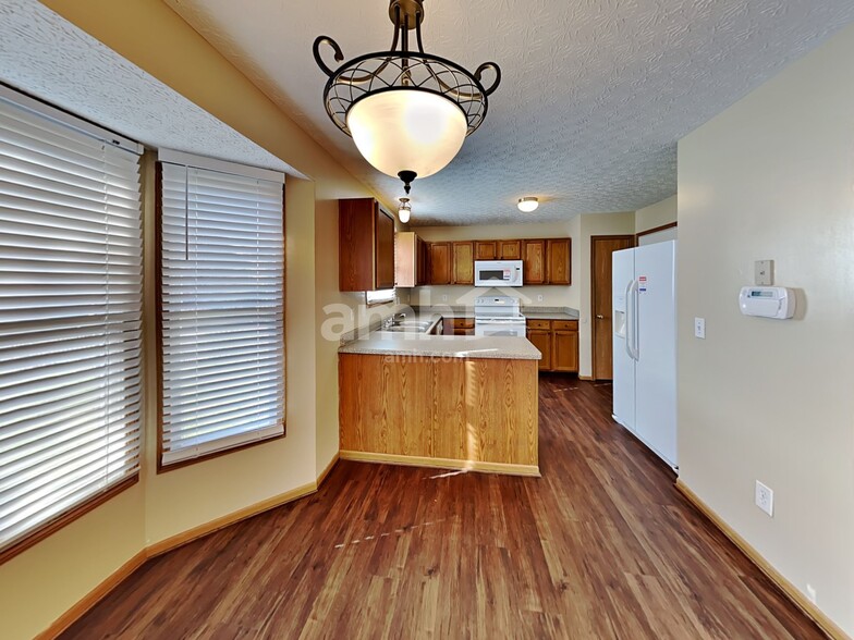 Building Photo - 7337 Kenmare Dr