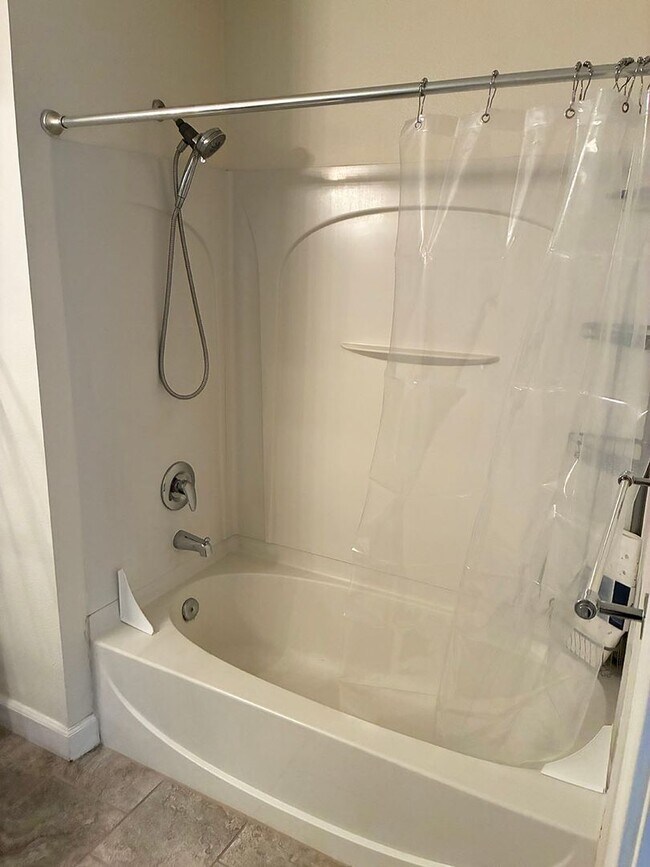 Building Photo - SilverCreek Distinctive Attached 1 BR Home