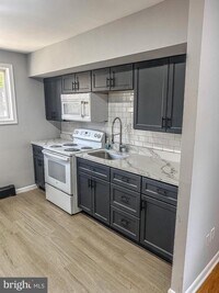 Building Photo - 517 Morgan Ave