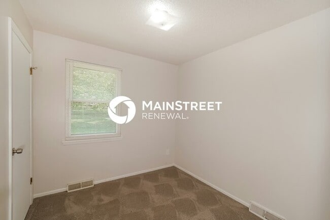 Building Photo - 3 Bedroom Pet-Friendly Home in Independence, MO with Main Street Renewal