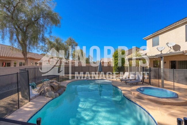 Building Photo - 1553 E Alba Dr