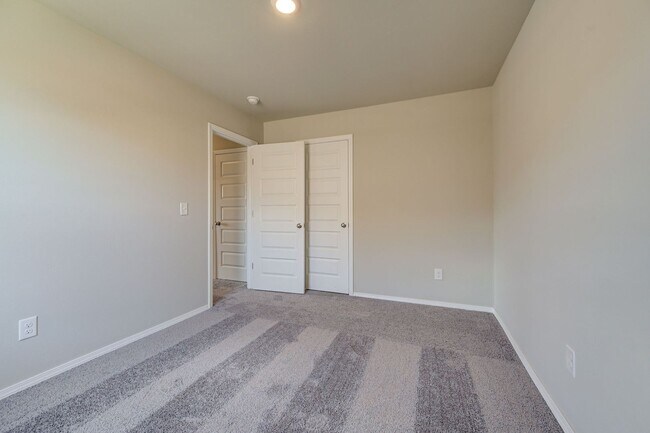 Building Photo - BRAND NEW! 4 Bed 2 Bath Home in Newcastle!