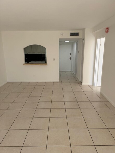 Building Photo - 13499 Biscayne Blvd