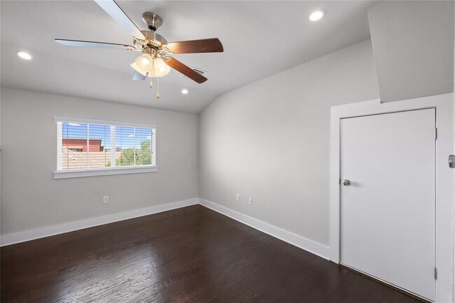 Building Photo - 915 Banyon St