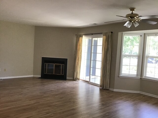 Building Photo - 304 Trinity Ct