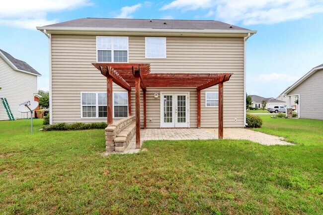 Building Photo - 4 Bed/2.5 Bath in Richmond Hill!