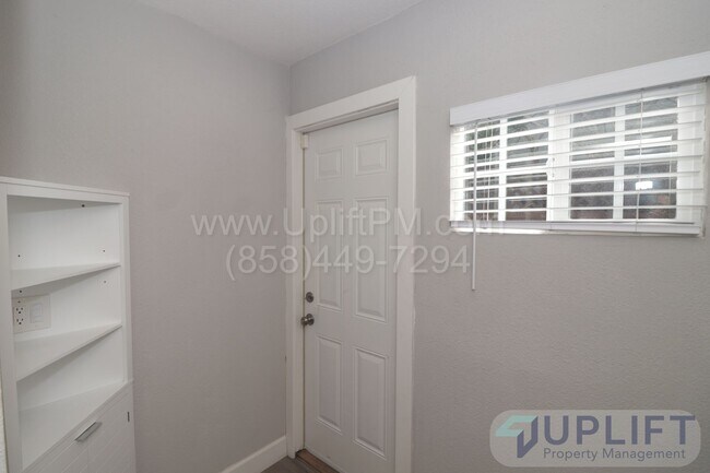 Building Photo - Cozy 2B/2BA with office/den