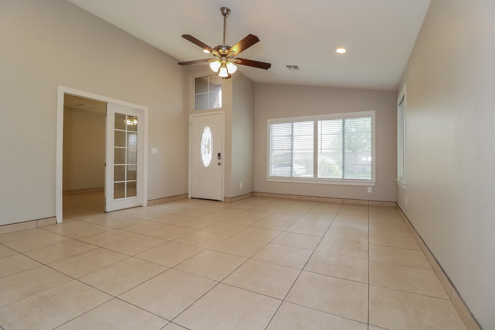 Building Photo - 1616 S 82nd Dr