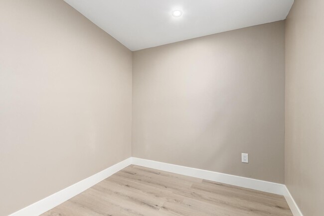 Building Photo - 4519 N 8th Pl
