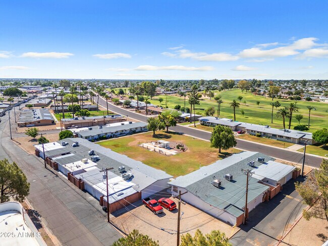 Building Photo - 10612 W Oakmont Dr