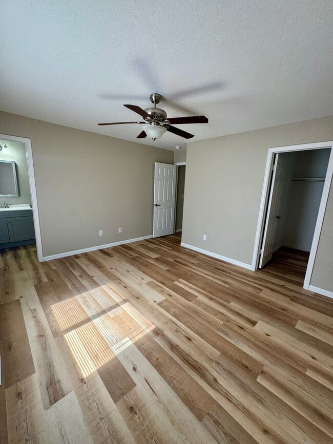 Building Photo - 2 Bedroom +Office in Stratmoor Valley