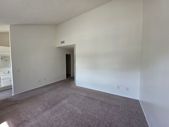 Building Photo - Newly Renovated 2 bedroom 2 bathroom Home in Costa Mesa