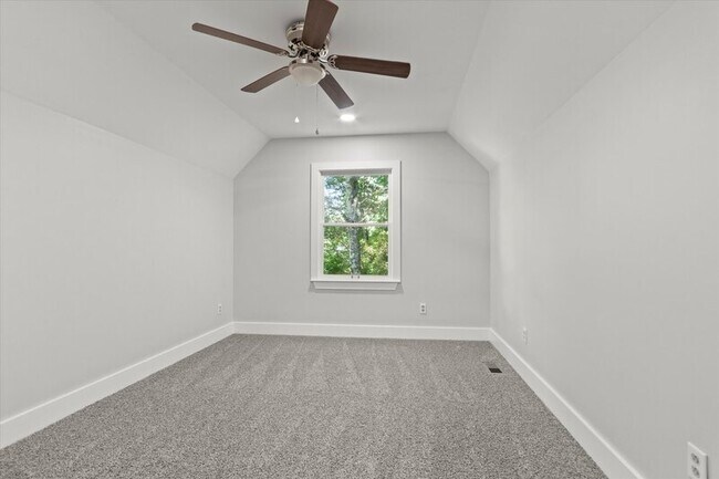 Building Photo - 233 Pine Ridge Rd
