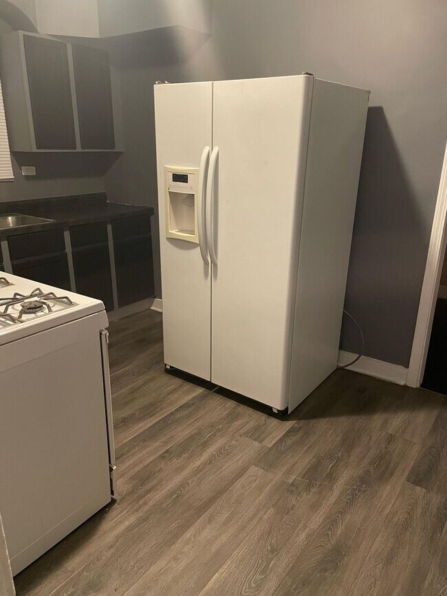 Building Photo - Section 8 Welcomed Large 2 Bedroom