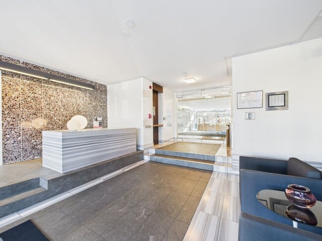 Building Photo - 3100 E Cherry Creek S Dr