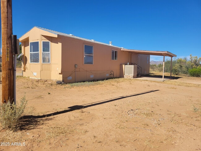 Building Photo - 2548 N Calle Tercero