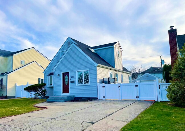 Building Photo - 278 Devonshire Dr