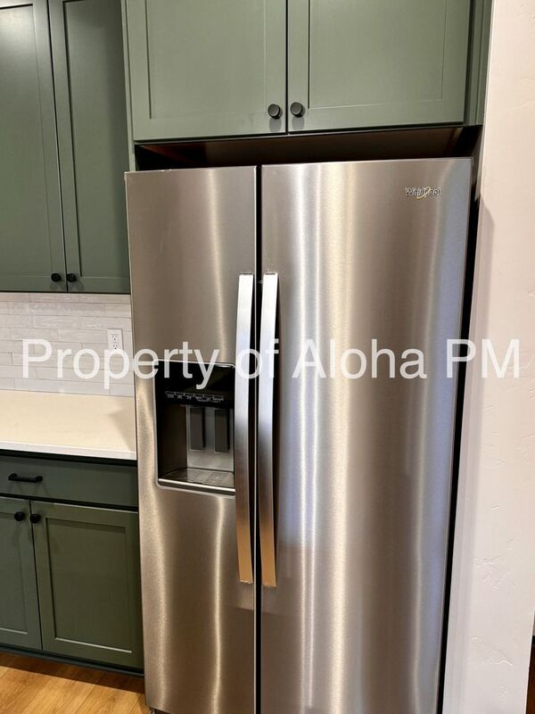 Building Photo - 366 E Presidio Ln