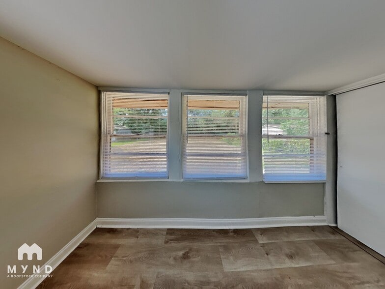 Building Photo - 4313 Kendall Ave