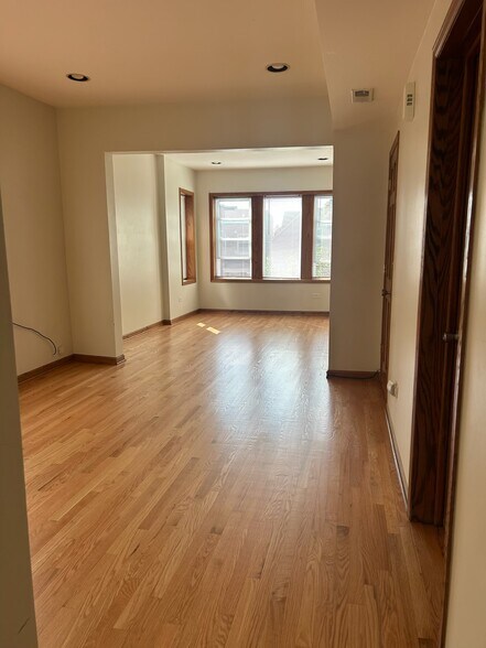 Building Photo - 2423 N Lotus Ave