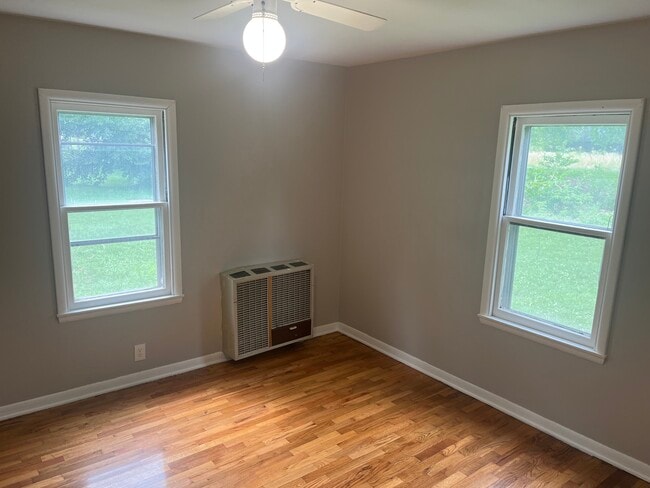 Building Photo - 212 W 5th St