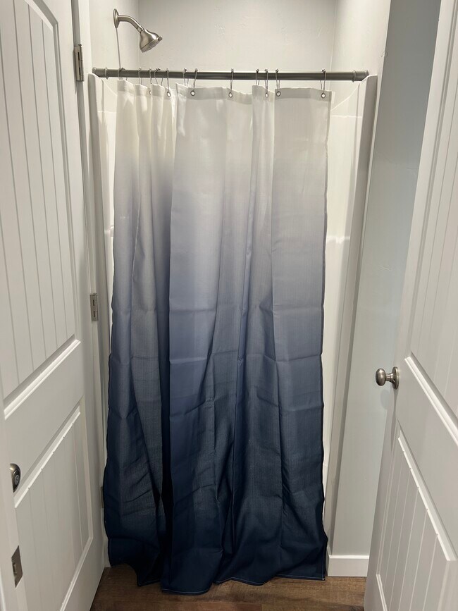 Building Photo - 418 W 18th St