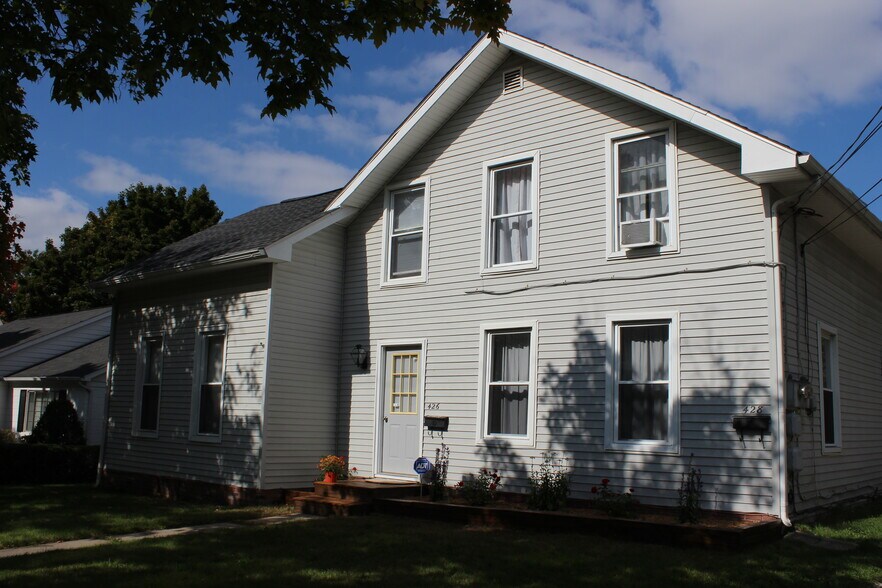 Building Photo - 428 Merrick St