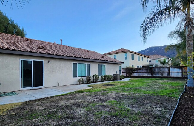 Building Photo - Beautiful 3BD, 2BA, Single Story Family Ho...