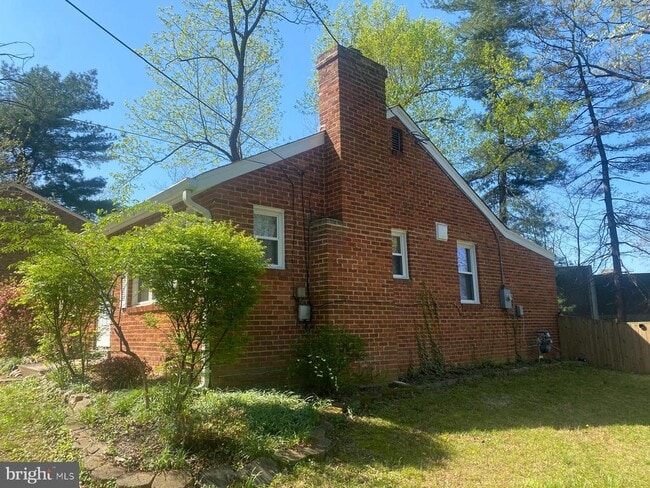 Building Photo - 2200 Greenwich St