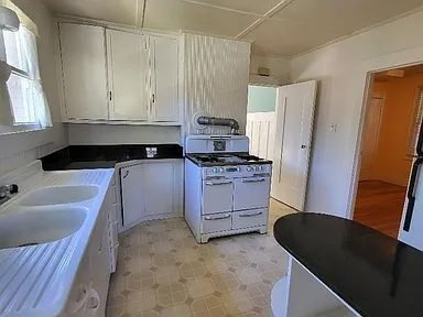 Building Photo - A spacious, sunny room with big windows, 3 blocks from North Berkeley BART, UCB