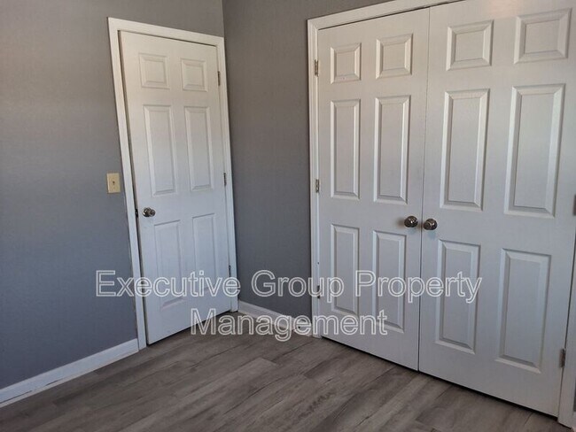 Building Photo - 365 Elmwood Dr