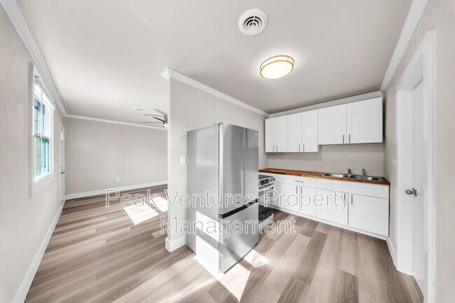 Building Photo - 10 Cabot Ct