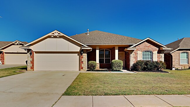 Building Photo - 4 Bedroom 2 Bathroom Home - Midwest City