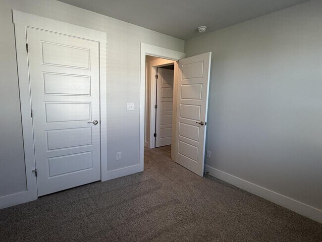 Building Photo - 4339 Majesty Dr