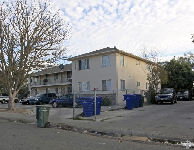 Primary Photo - Young Street Apartments