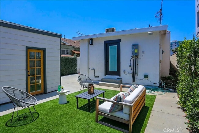 Building Photo - 3816 Goldwyn Terrace