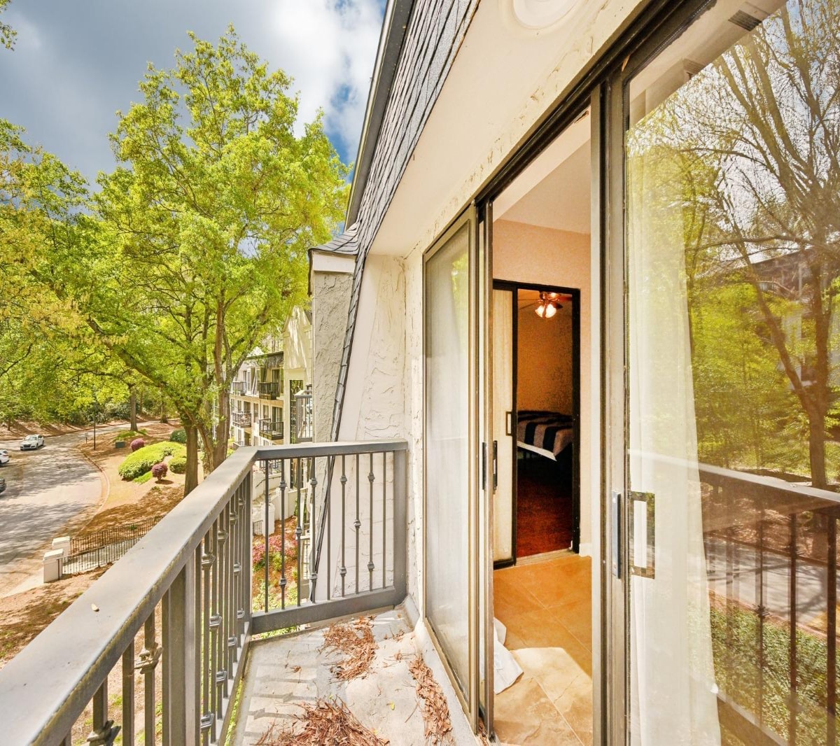 Building Photo - 2303 Pine Heights Dr NE