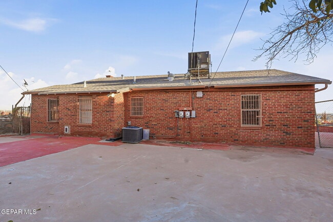 Building Photo - 2515 Arizona Ave