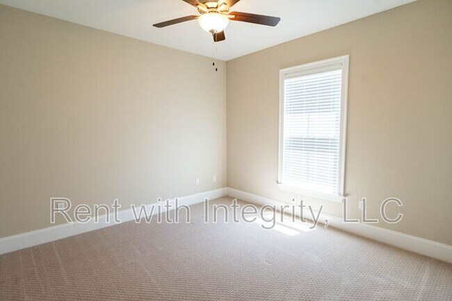 Building Photo - 165 Benoit Cir