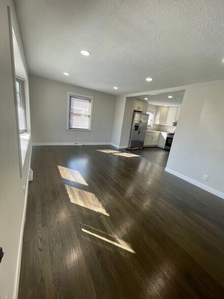 Building Photo - 360 W Oriole Trl