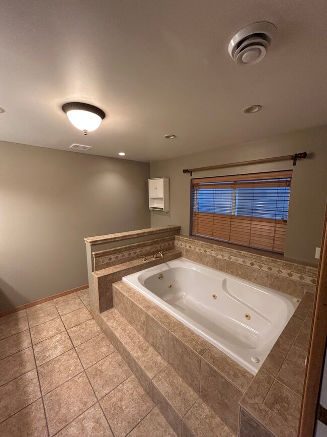 Building Photo - 345 Blue Spruce Ln