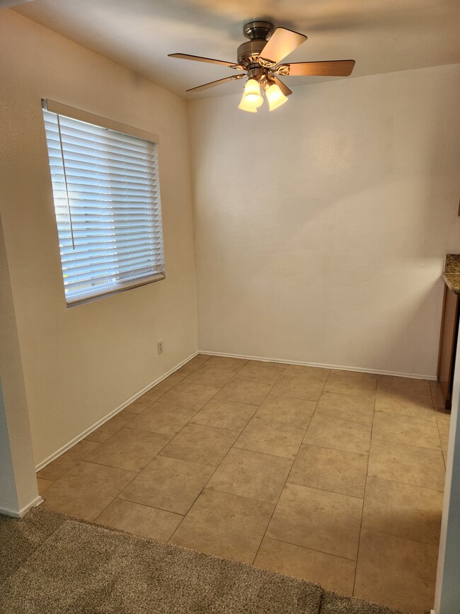 Dining area - 660 S Glassell St